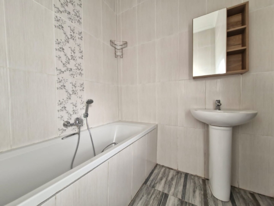 To Let 3 Bedroom Property for Rent in Overbaakens Eastern Cape